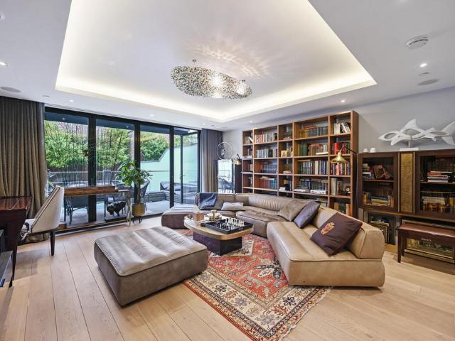 House for sale in Fulham, Walham Green