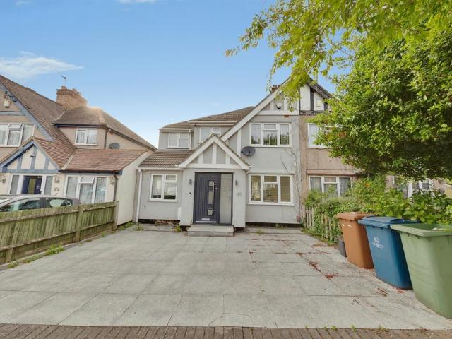 House for sale in Harrow Weald, Greater London