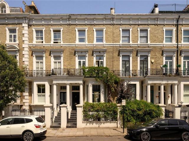 House for sale in Earl's Court, Greater London