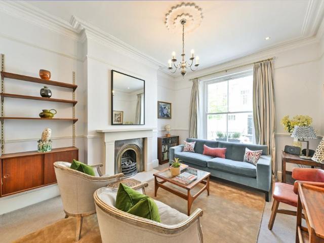 House for sale in Earl's Court, Greater London