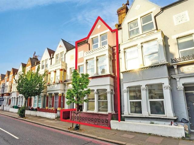 House for sale in Clapham Junction, Greater London