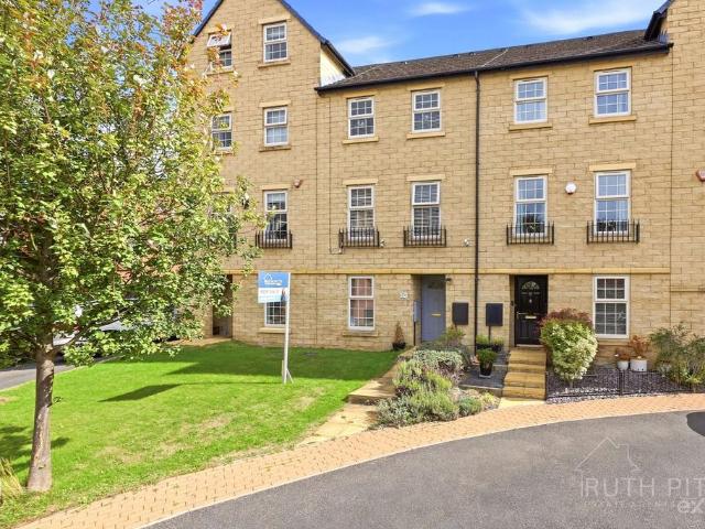 House for sale in Ackworth Moor Top, West Yorkshire