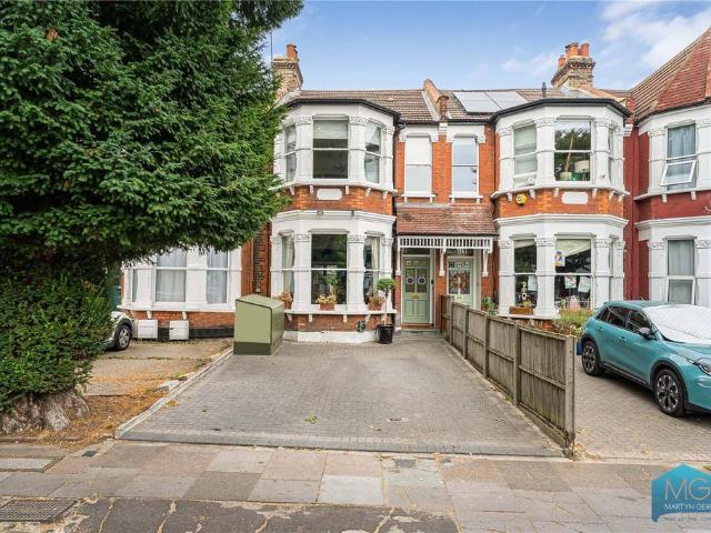 House for sale in Palmers Green, Greater London