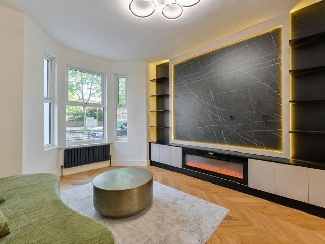 House for sale in Walworth, Greater London