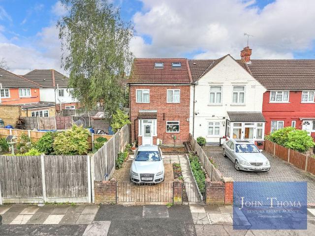 House for sale in London Borough of Redbridge, Greater London