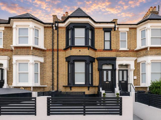 House for sale in Stoke Newington, Greater London