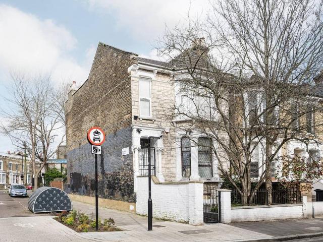 House for sale in West Hackney, Upper Clapton