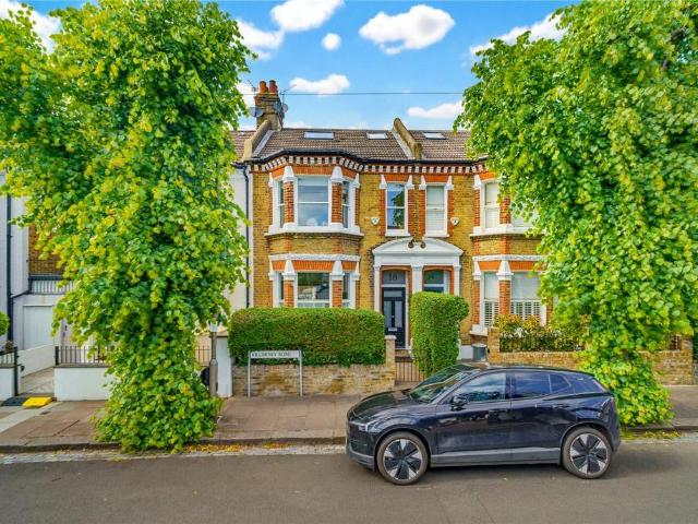 House for sale in Earlsfield, Greater London