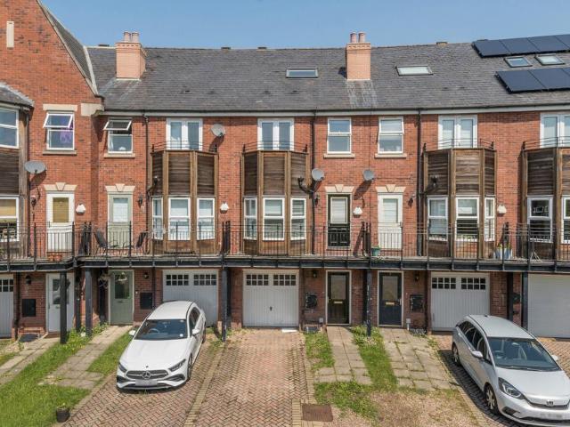 House for sale in Far Headingley, Weetwood
