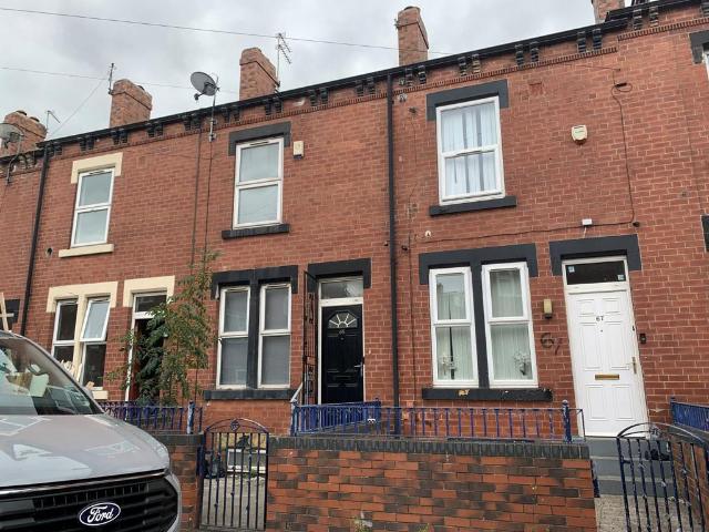 House for sale in Hyde Park, West Yorkshire