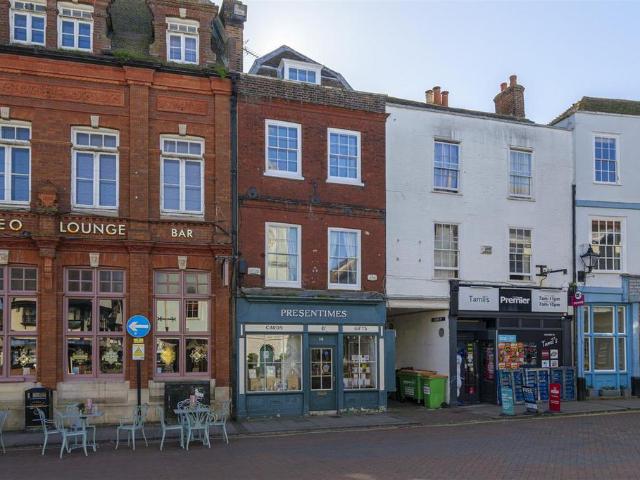 House for sale in Oad Street, Kent