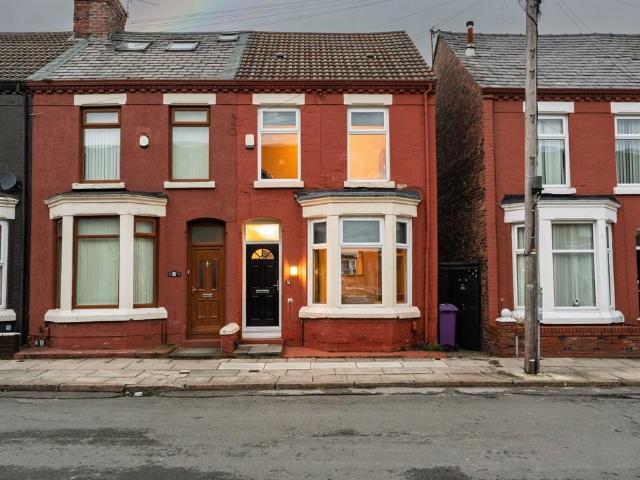 House for sale in Elm Park, Calderstones