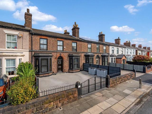House for sale in Calderstones