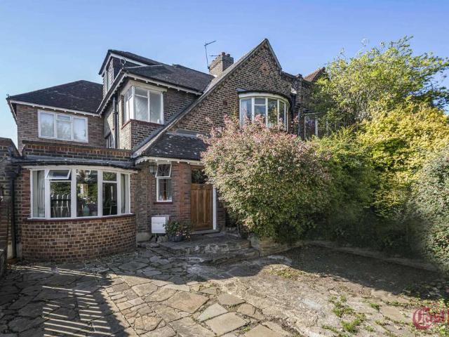 House for sale in Crouch End, Greater London
