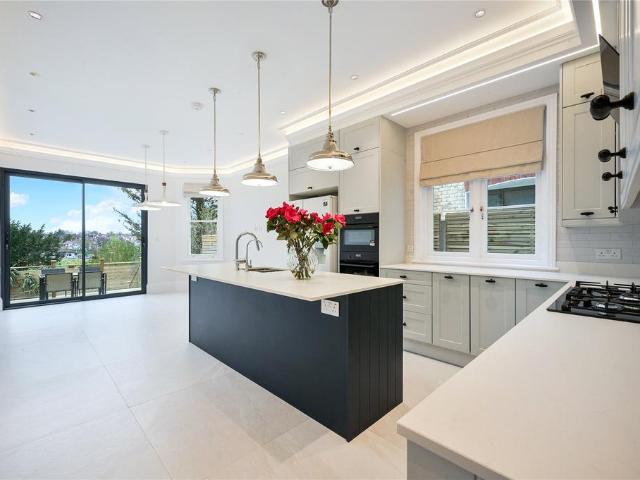 House for sale in Muswell Hill, Greater London