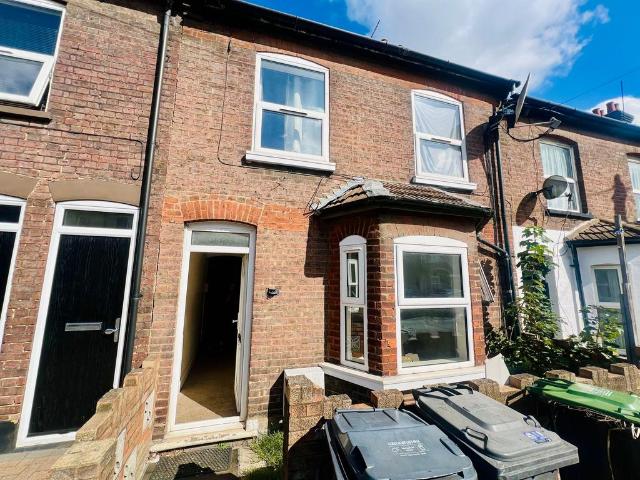 House for sale in Spring Park, Luton