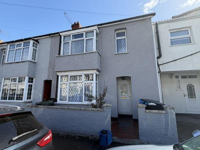 House for sale in Spring Park, Luton