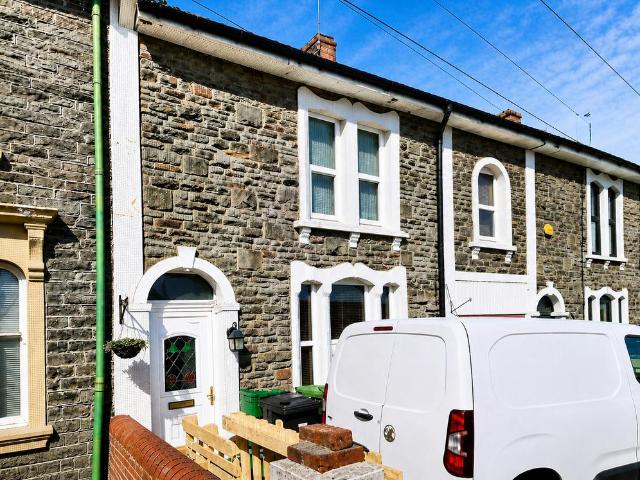 House for sale in Kingswood