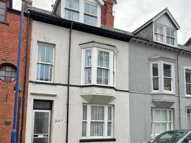 House for sale in Waun Fawr, Wales