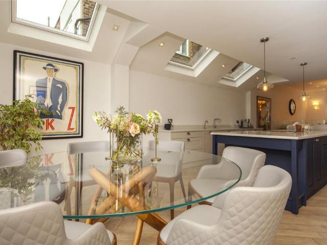 House for sale in West Kensington, Greater London