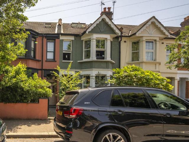 House for sale in Upper Walthamstow, Greater London