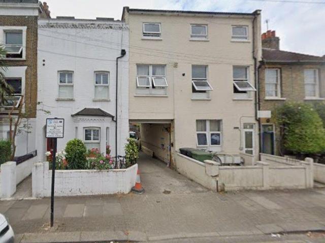 House for sale in Summerstown, Greater London