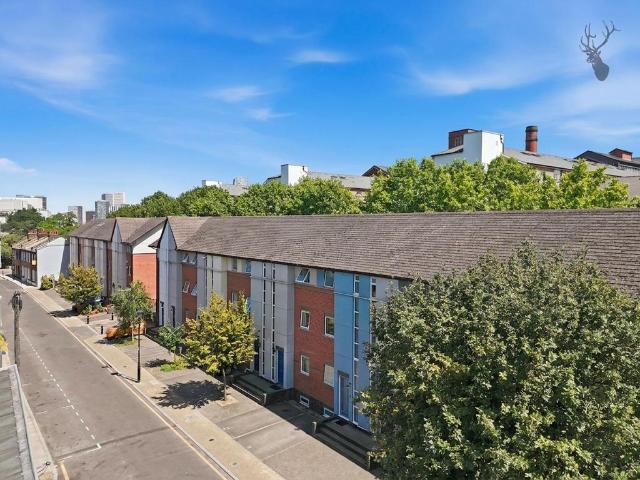 House for sale in Old Ford, Bow