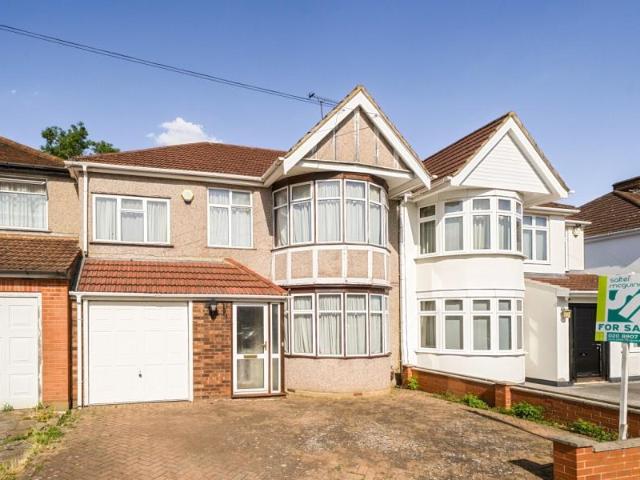 House for sale in Kenton, Greater London