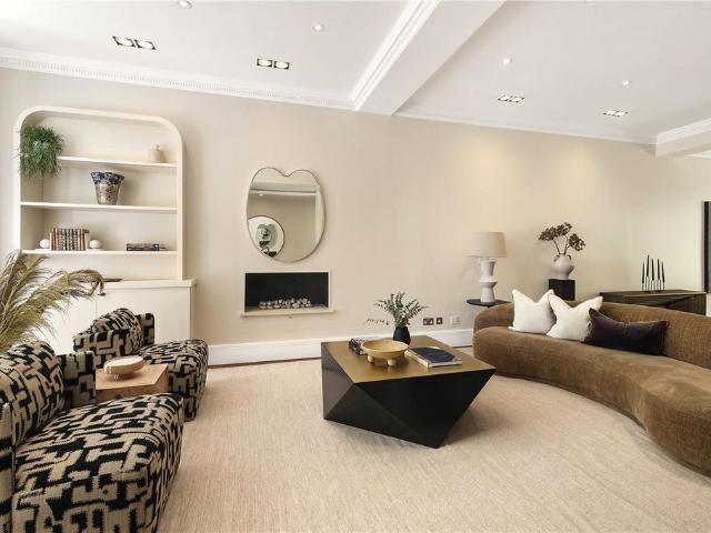 House for sale in Kensington, Greater London