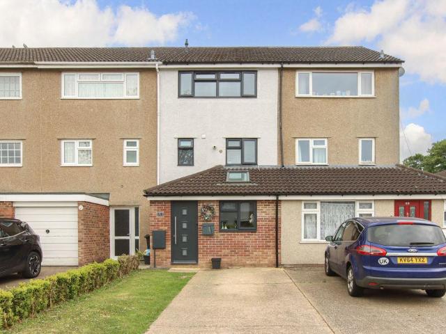 House for sale in Highfield, Pouchen End