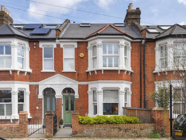 House for sale in London Borough of Hounslow, Strand