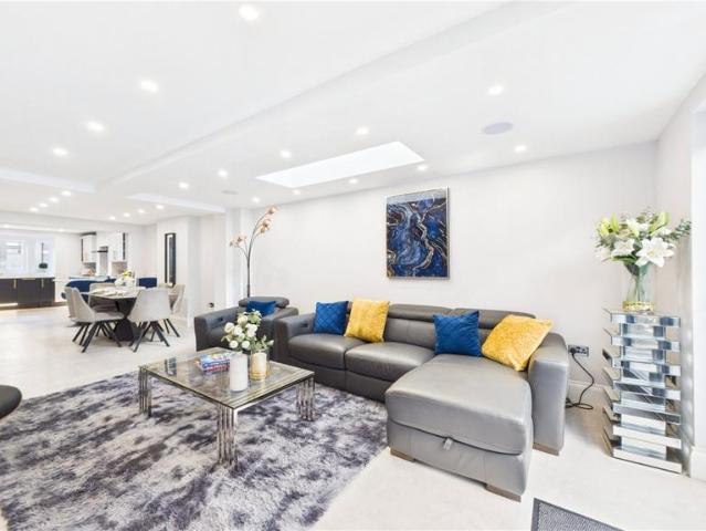 House for sale in Stoke Newington, Greater London