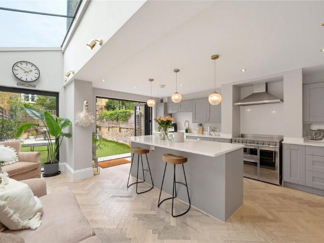 House for sale in Clapham Junction, Greater London