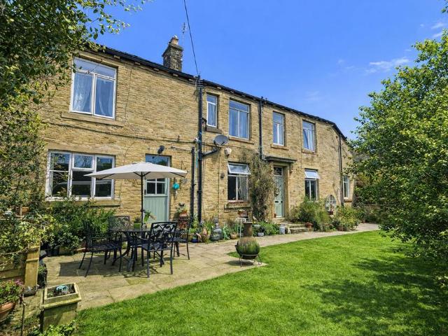 House for sale in Greengates, West Yorkshire