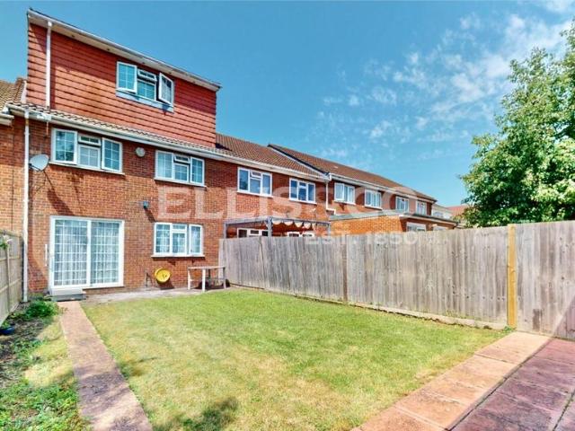 House for sale in London Borough of Ealing, Greenford
