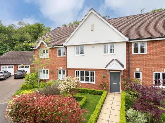 House for sale in Pachesham Park, Surrey