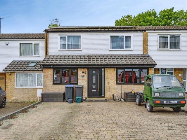 House for sale in Highfield, Pouchen End