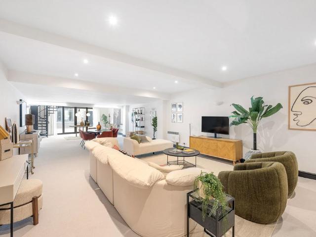 House for sale in Battersea, Greater London
