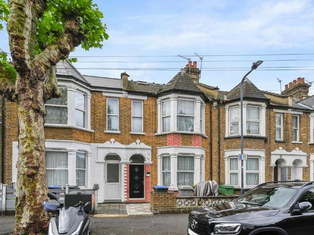House for sale in Harlesden, Greater London