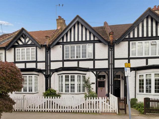 House for sale in Heronsgate, Batchworth