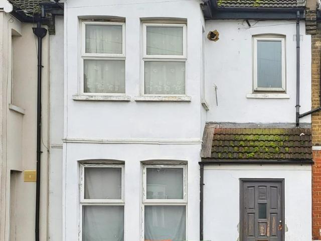 House for sale in Little Ilford, Greater London