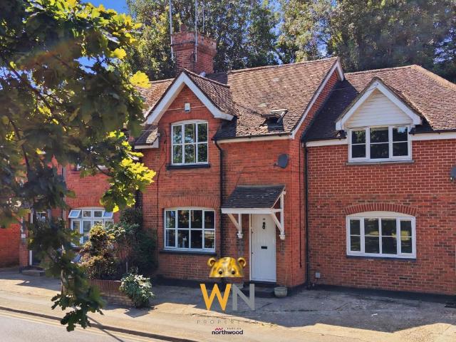 House for sale in Navestock Side, Essex