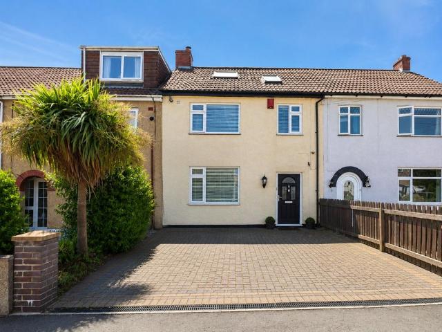 House for sale in Kingswood