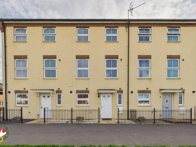 House for sale in Kingsway, Gloucester