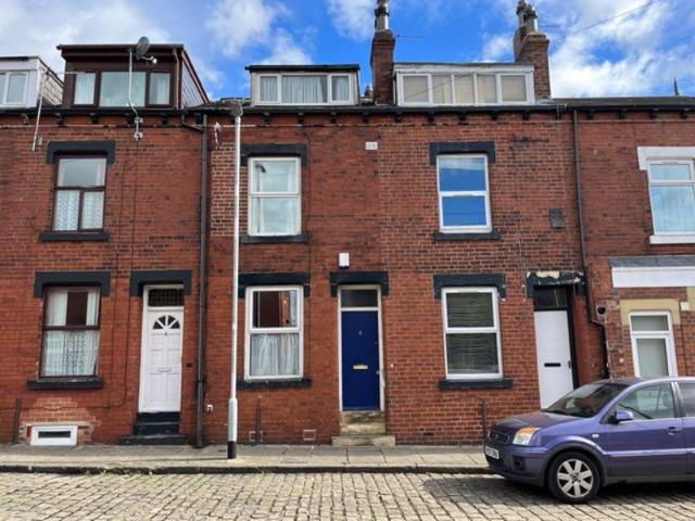 House for sale in Hyde Park, West Yorkshire