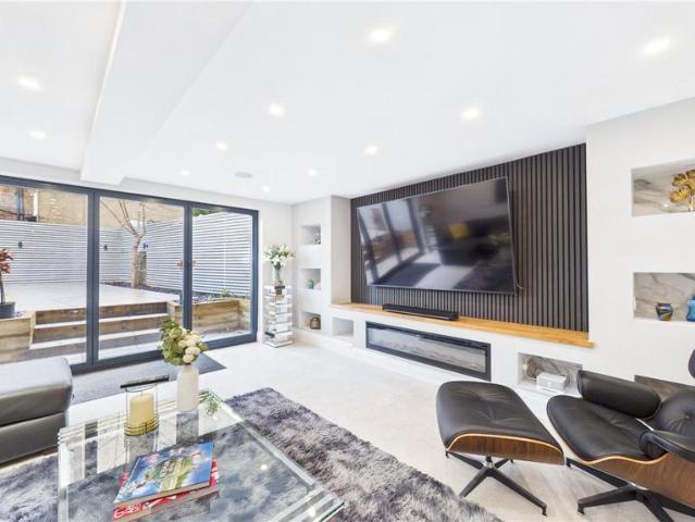 House for sale in Stoke Newington, Greater London