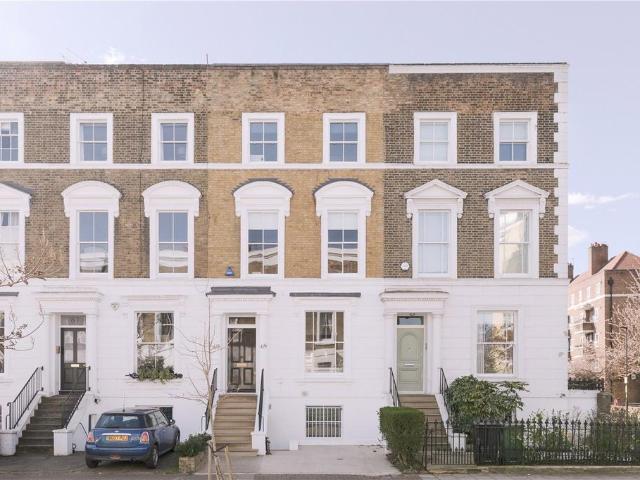 House for sale in Oval, Greater London