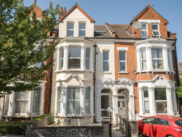 House for sale in Queen's Park, Greater London