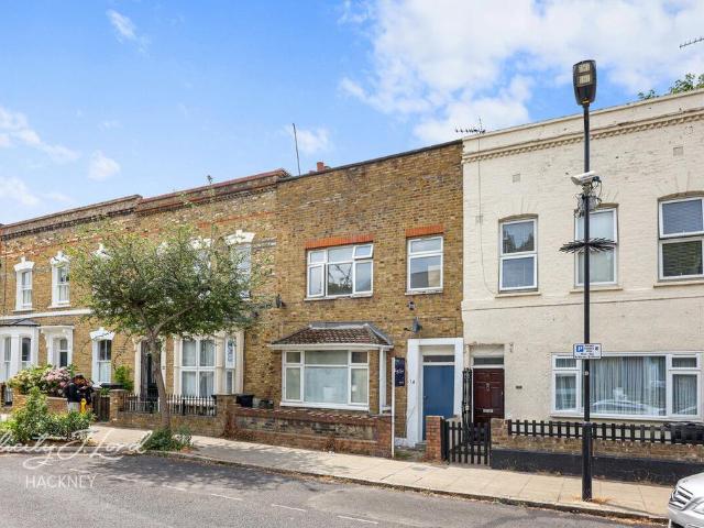 House for sale in Shacklewell, Greater London