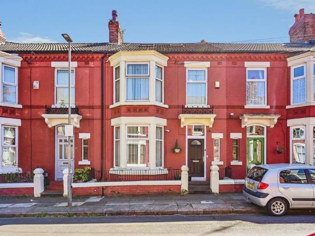 House for sale in Elm Park, Calderstones